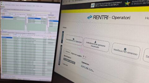 Due monitor con una schermata di Winsinfo e il sito del Rentri